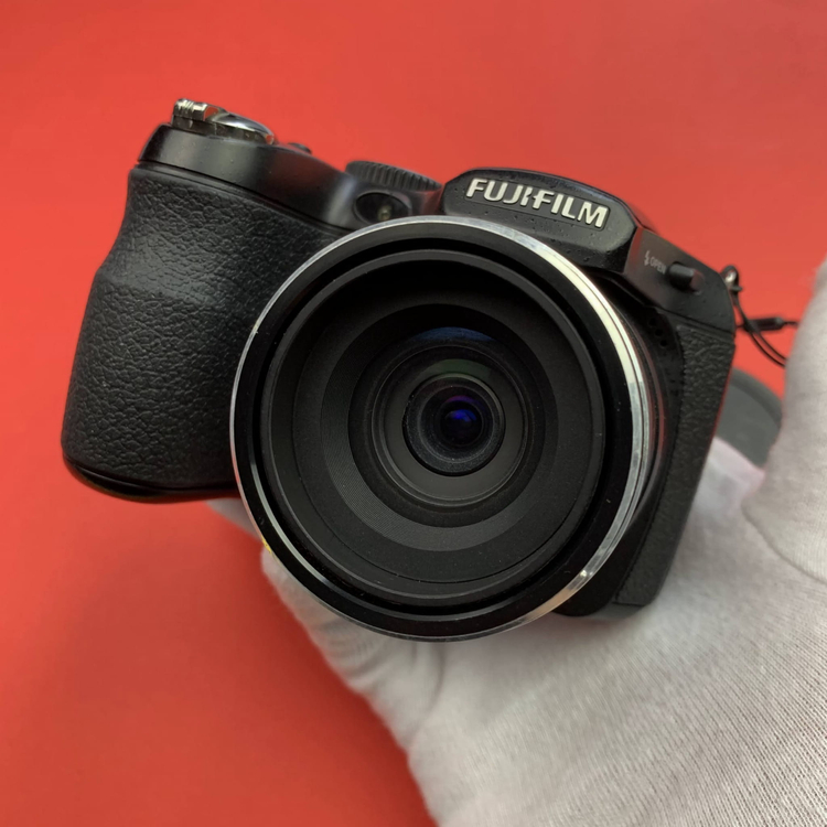 Aparat cyfrowy Fujifilm Finepix S1600