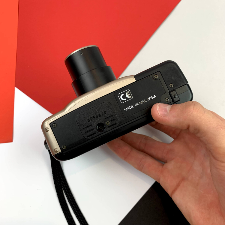 Aparat analogowy Exacta Macro 70 af