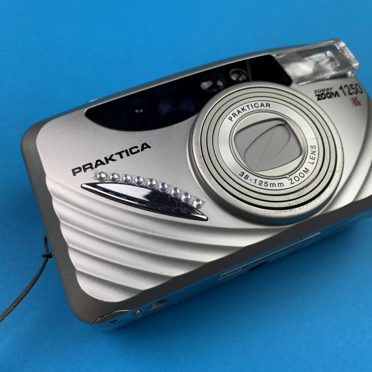 Aparat analogowy Praktica Superzoom 800 AF Super Zoom