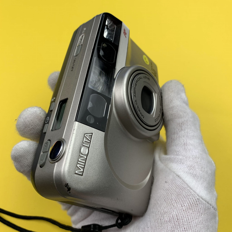 Minolta Riva Zoom 90