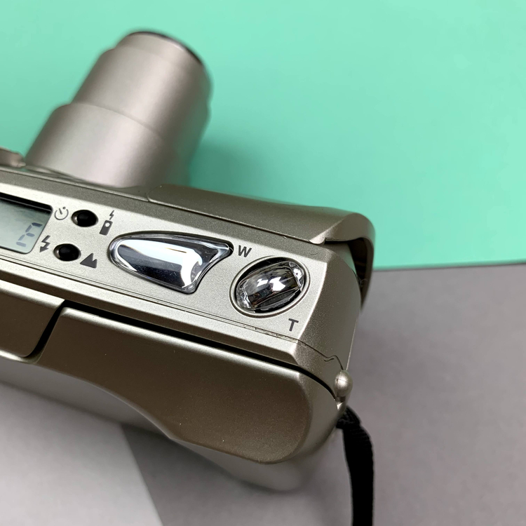 Legendarny aparat analogowy Olympus MJU II