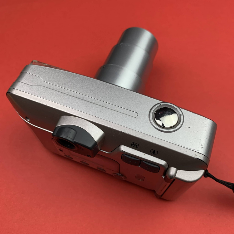 Aparat analogowy Fujifilm Zoom Date 115s