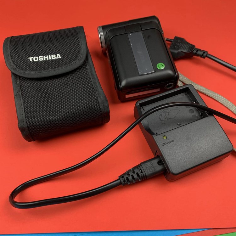 Mini Kamera Toshiba