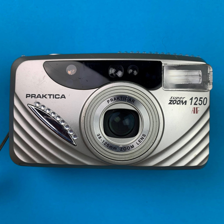 Aparat analogowy Praktica Superzoom 800 AF Super Zoom