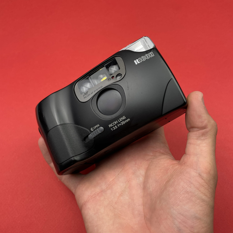 Aparat analogowy Ricoh FF-700