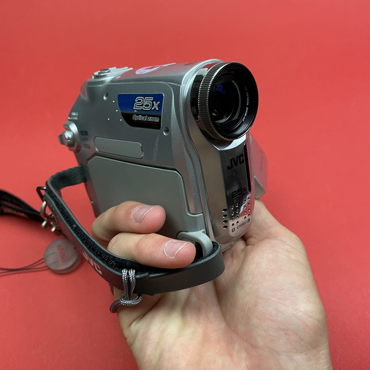 Kamera na kasetki Mini DV JVC GR-D320E