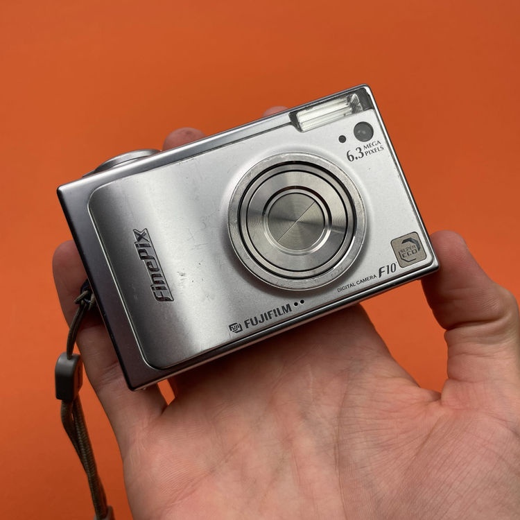 富士フイルム　FinePix F10 Amazon | FUJIFILM FinePix F10 デジタルカメラ | コンパクト 通販