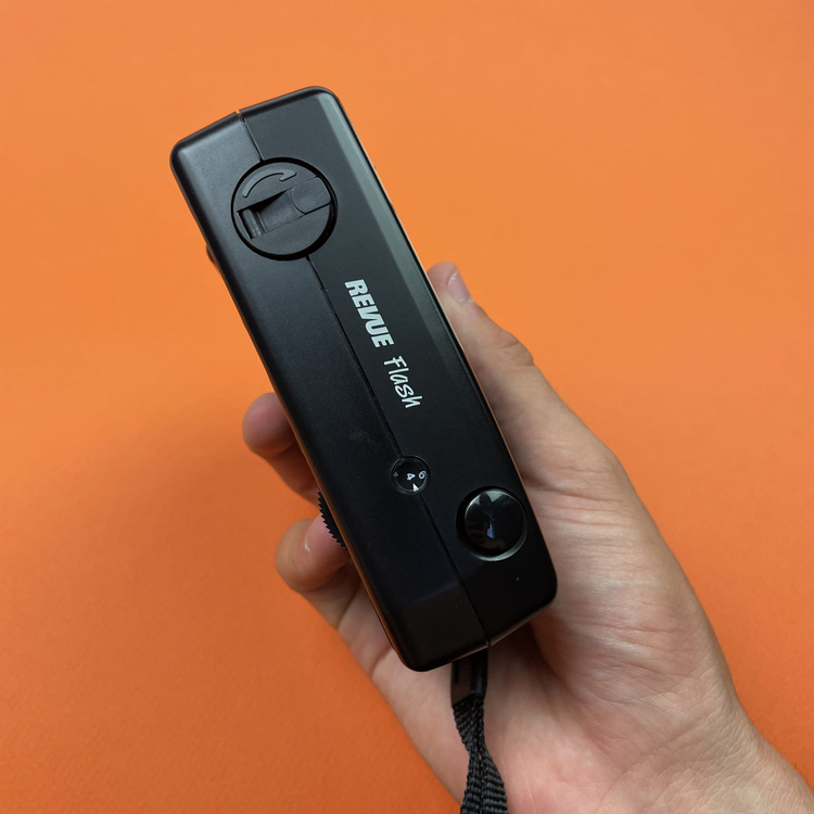 Aparat analogowy Revue Flash