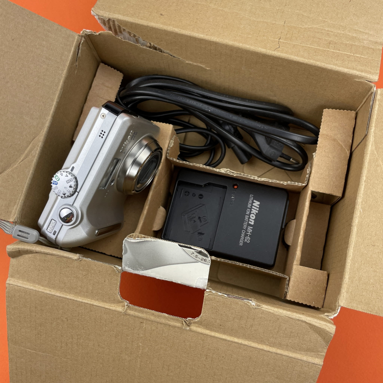 Aparat cyfrowy Nikon COOLPIX P2