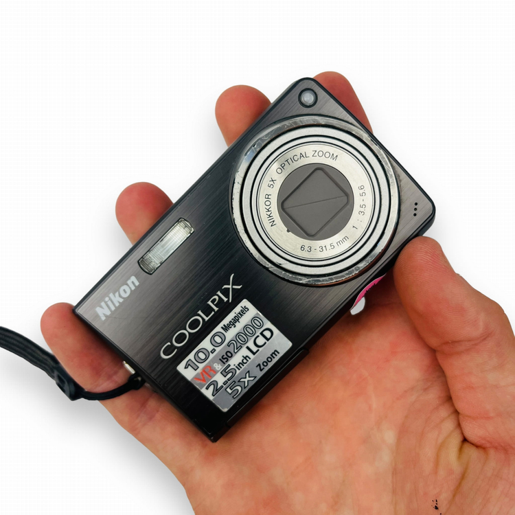 Nikon COOLPIX S550 10.0メガピクセル Nikon Coolpix S550 Digital Camera - Urban Black (10.0MP, 5x
