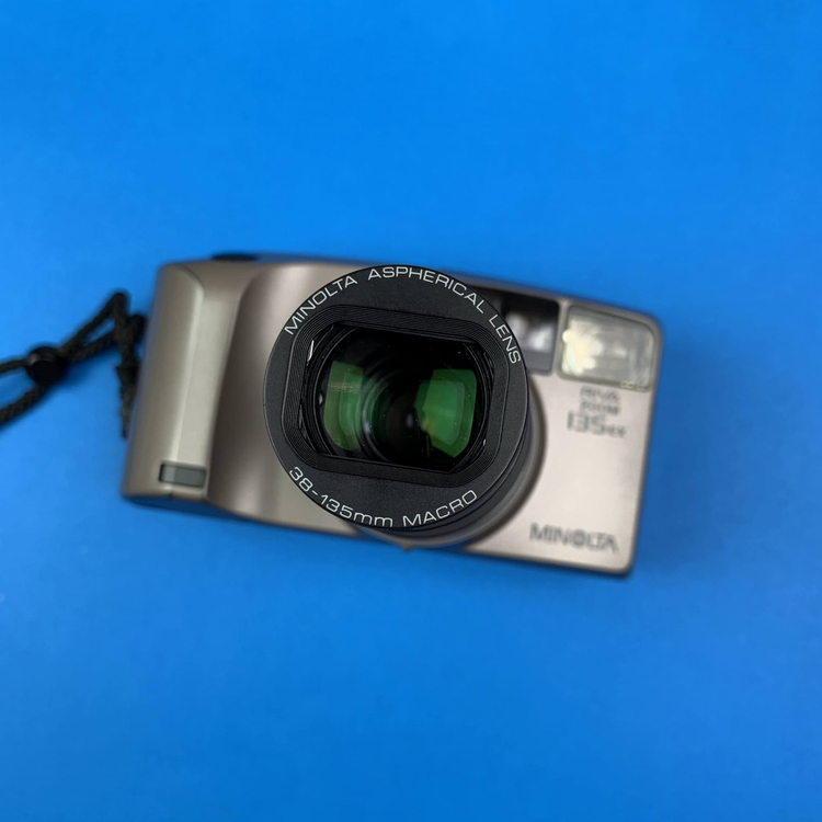 Minolta riva zoom 135ex
