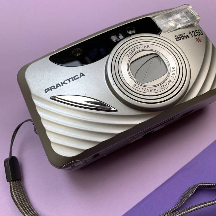 Aparat analogowy Praktica Superzoom 800 AF Super Zoom
