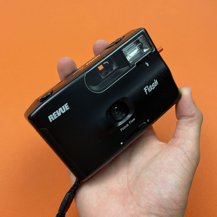 Aparat analogowy Revue Flash