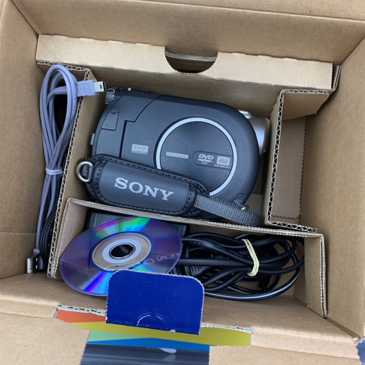 Kamera na płytki CD Sony DCR-DVD 106