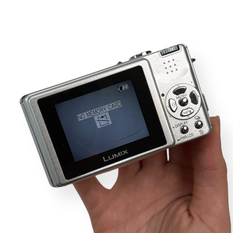 Panasonic LUMIX DMC-FX2シルバー Amazon.co.jp: Panasonic Lumix FX2 Silver DMC-FX2-S : Electronics