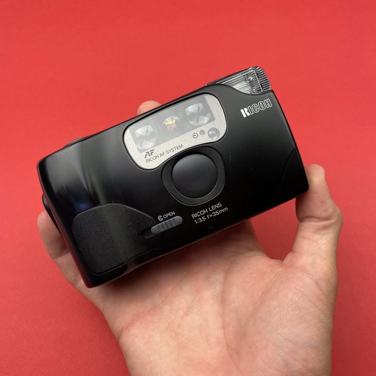 Aparat analogowy Ricoh FF-700