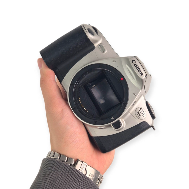 Aparat analogowy lustrzanka Canon EOS 300 (bez obiektywu)