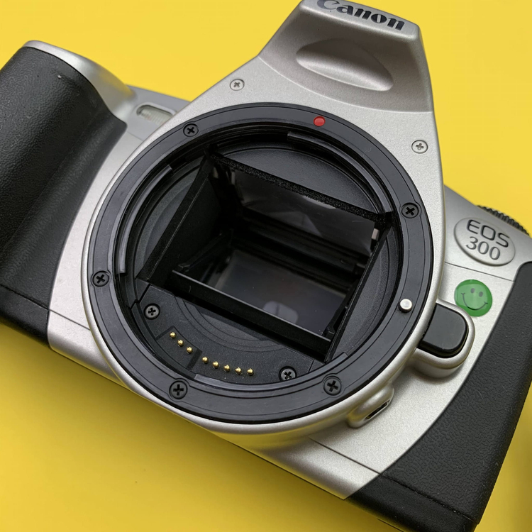 Aparat analogowy Canon EOS 300 SET