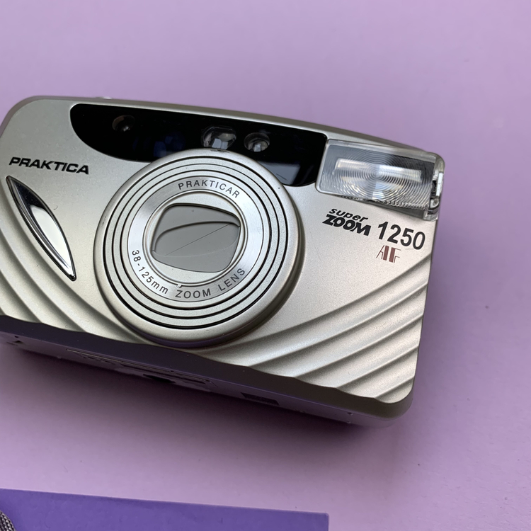 Aparat analogowy Praktica Superzoom 800 AF Super Zoom