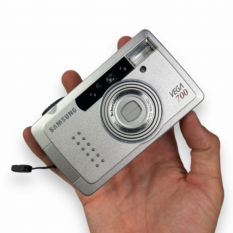 Aparat analogowy Samsung Vega 700