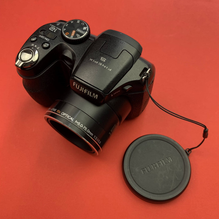 Aparat cyfrowy Fujifilm Finepix S1600