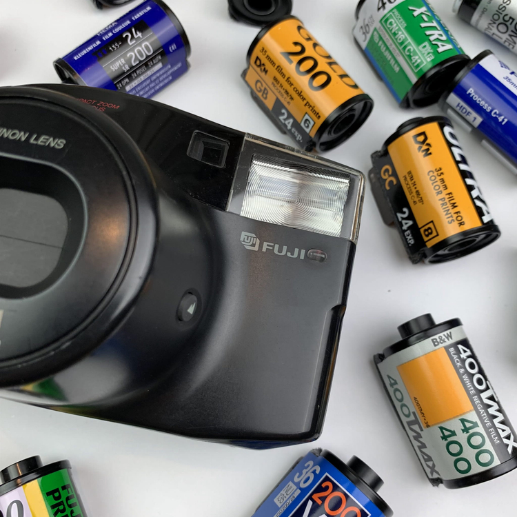 Aparat analogowy Fuji FZ-2000 zoom