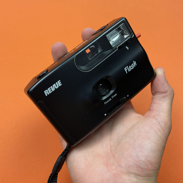 Aparat analogowy Revue Flash
