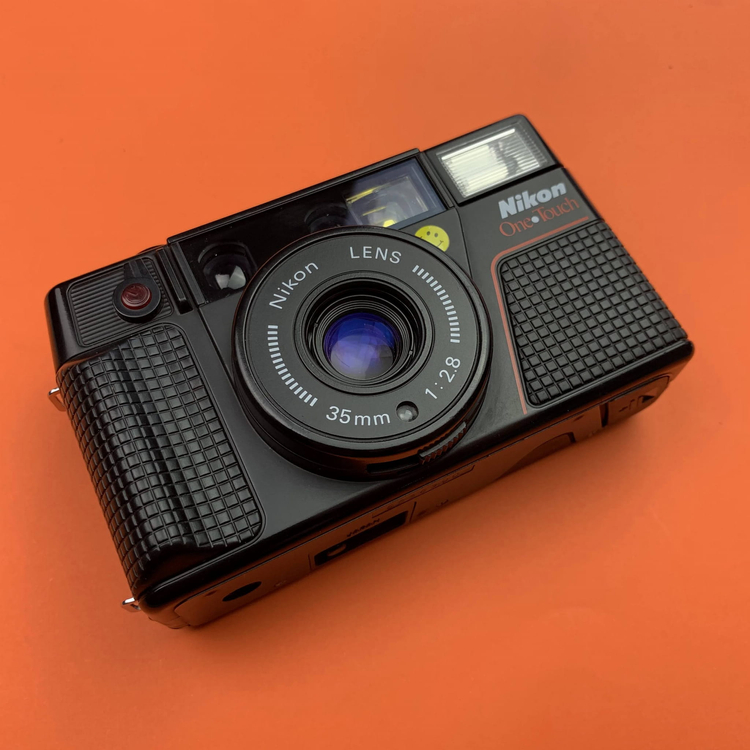 Aparat analogowy Nikon One Touch Zoom AF