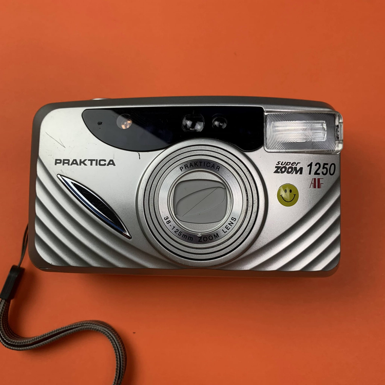 Aparat analogowy Praktica Superzoom 800 AF Super Zoom