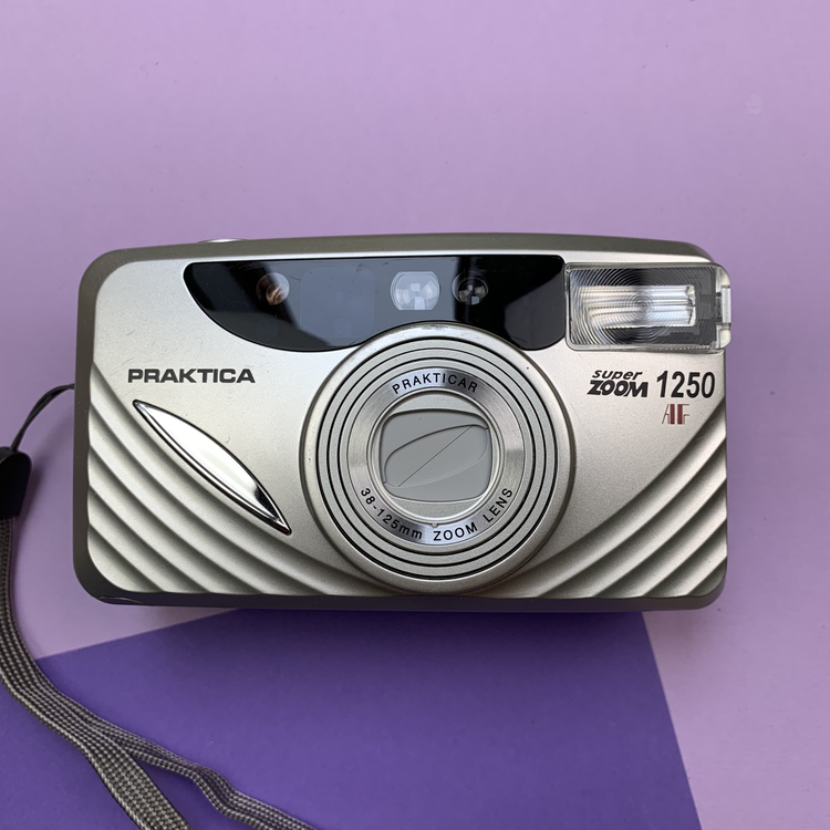Aparat analogowy Praktica Superzoom 800 AF Super Zoom